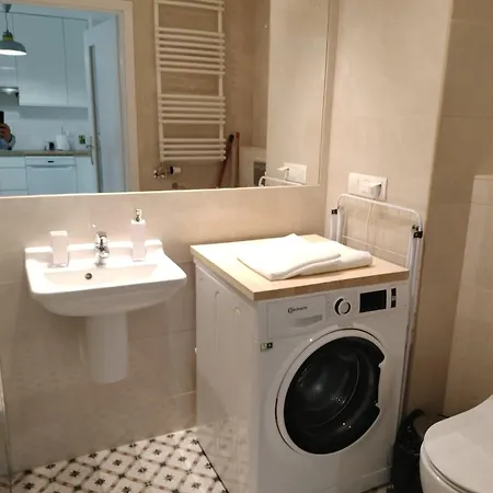 Quiet In The Wroclawska Apartman